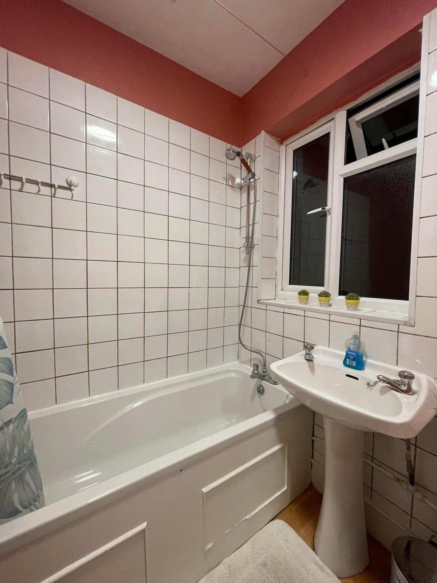 Spacious Room Londra Esterno foto